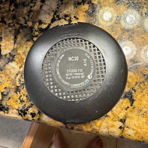 Brand new Mac powder plus foundation NC30 - Picture 4 of 6